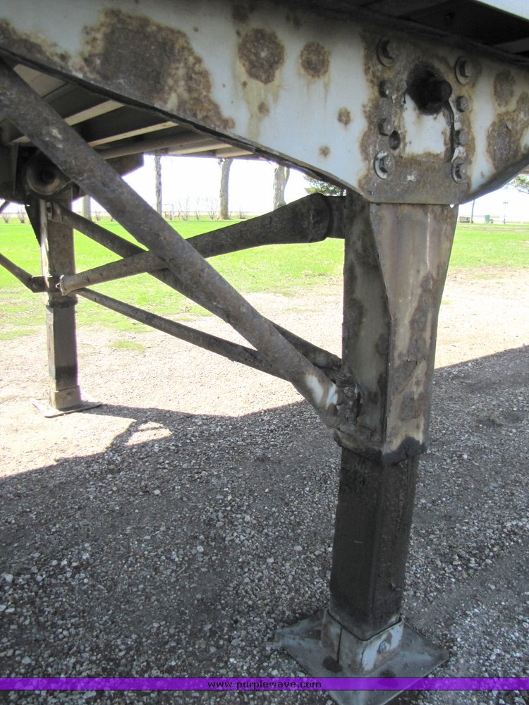 image for item 3041 1999 Great Dane refrigerated trailer