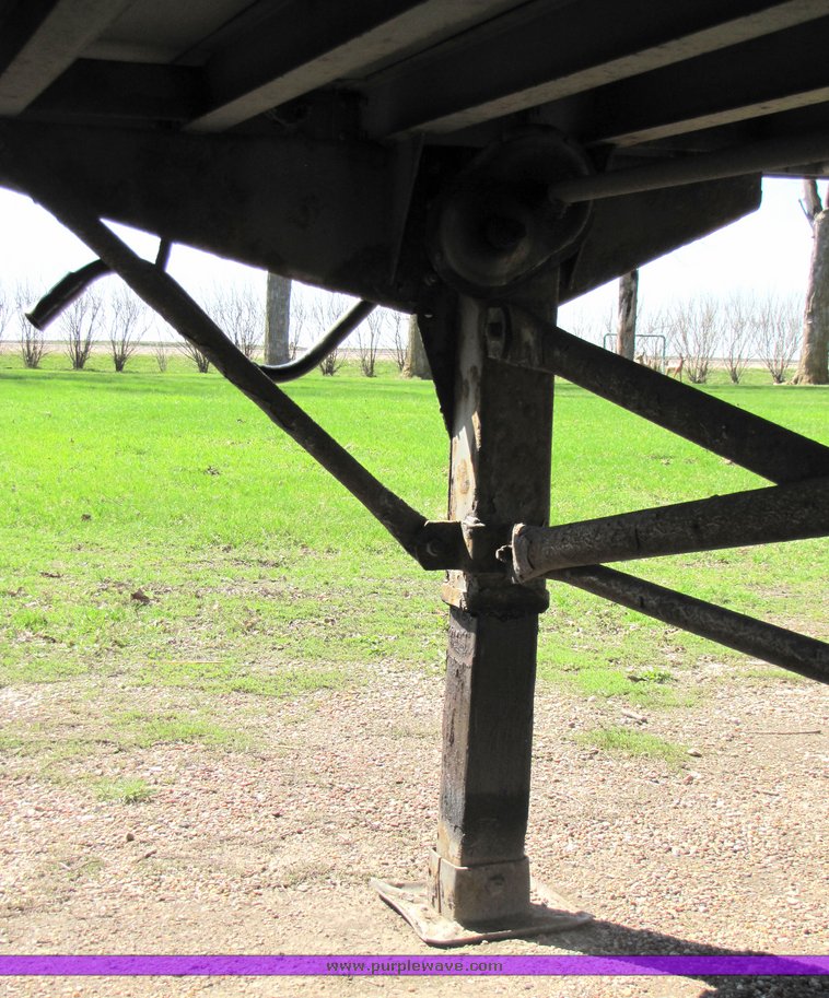 image for item 3041 1999 Great Dane refrigerated trailer