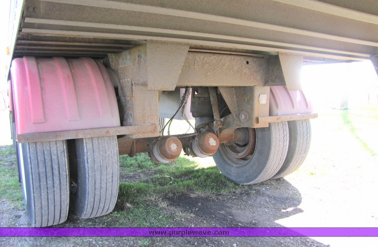 image for item 3041 1999 Great Dane refrigerated trailer