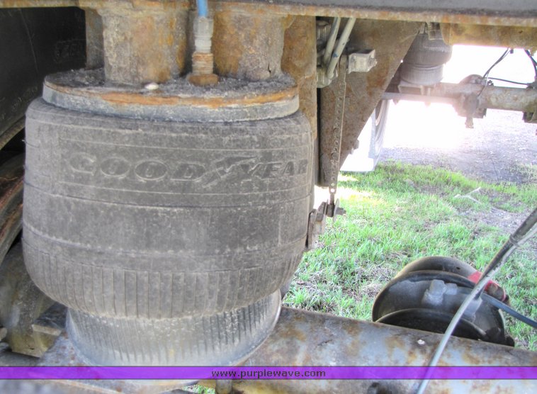 image for item 3041 1999 Great Dane refrigerated trailer