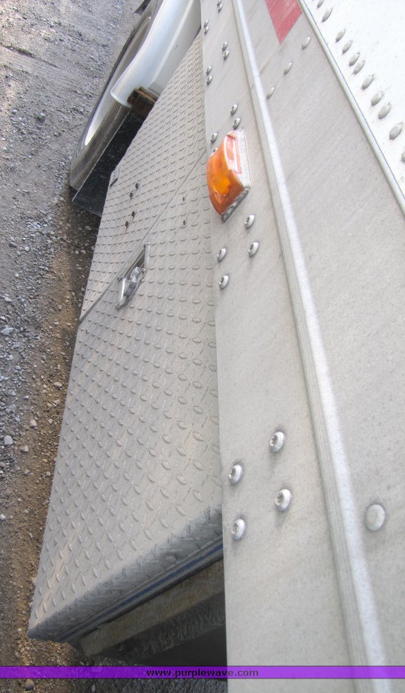 image for item 3042 1999 Wabash refrigerated trailer