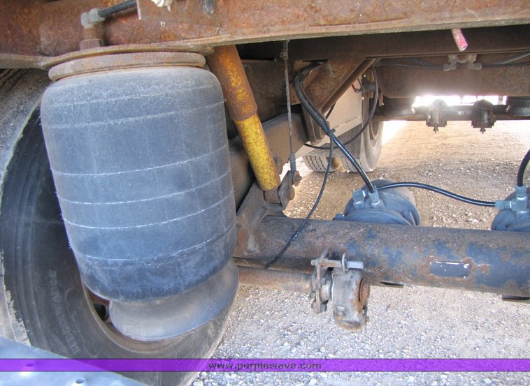 image for item 3042 1999 Wabash refrigerated trailer