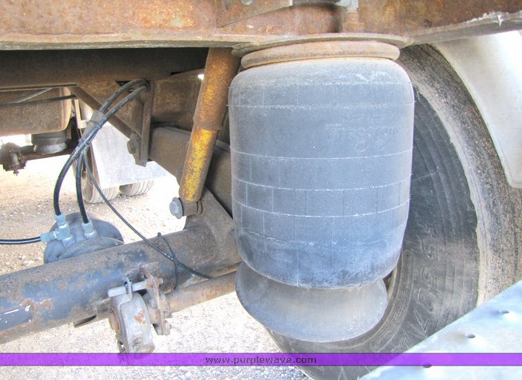 image for item 3042 1999 Wabash refrigerated trailer