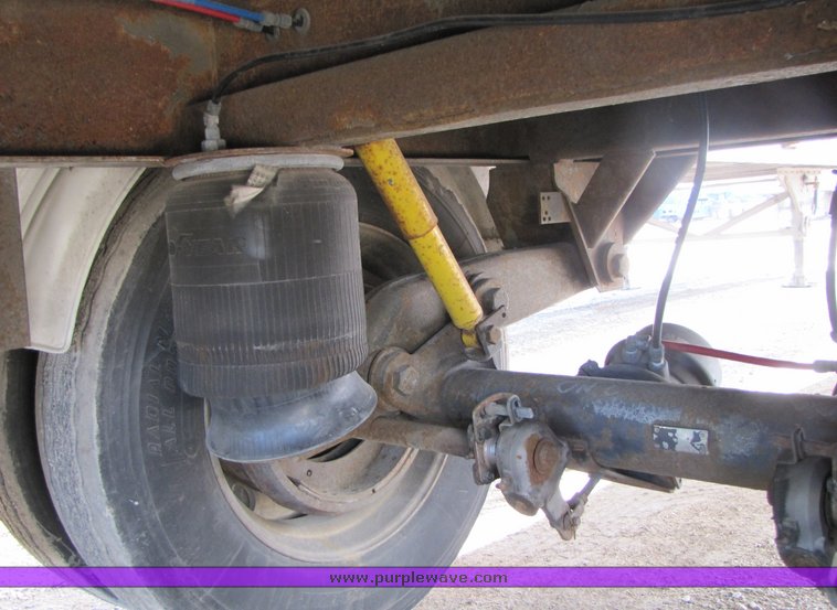 image for item 3042 1999 Wabash refrigerated trailer