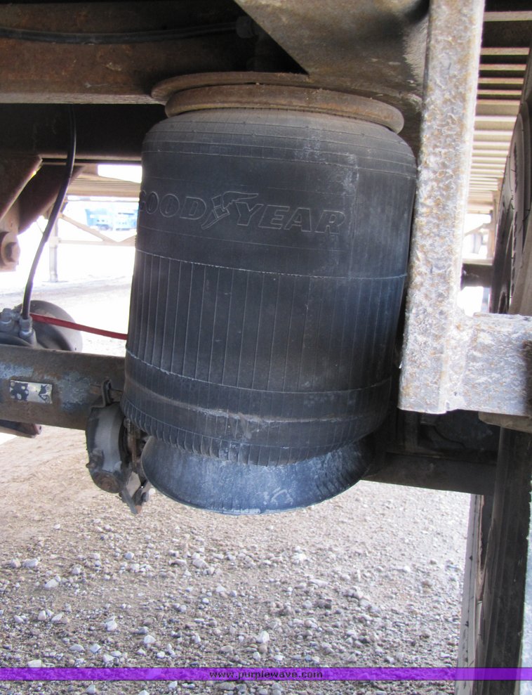 image for item 3042 1999 Wabash refrigerated trailer