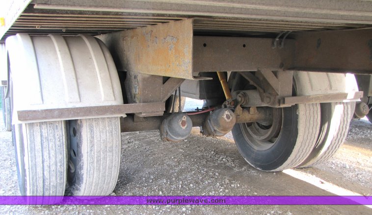 image for item 3042 1999 Wabash refrigerated trailer