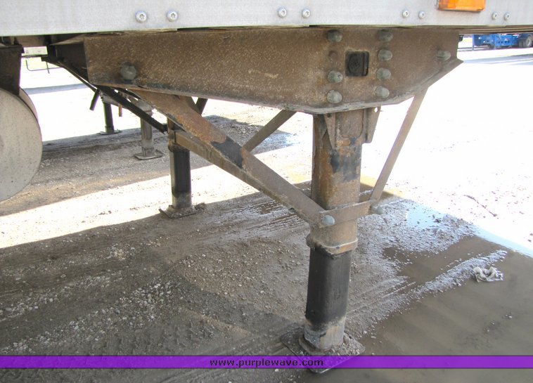 image for item 3042 1999 Wabash refrigerated trailer