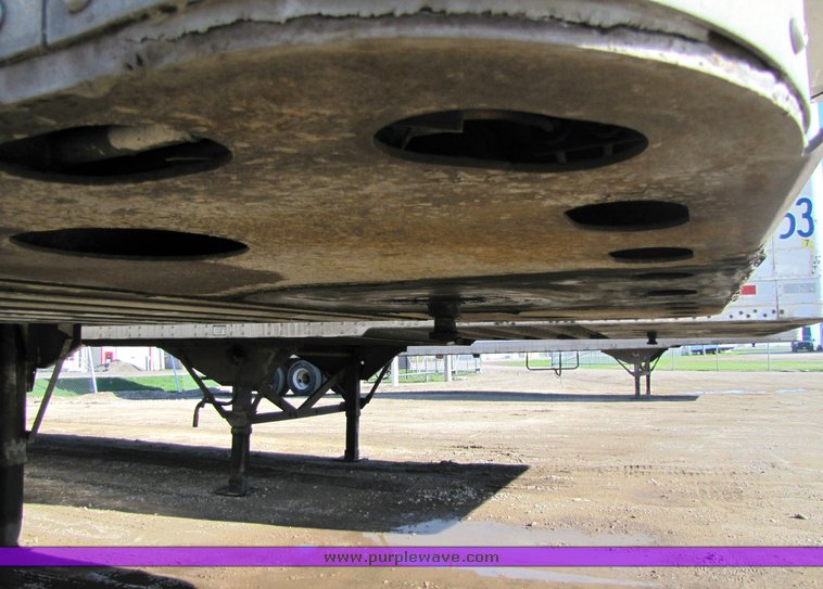 image for item 3042 1999 Wabash refrigerated trailer