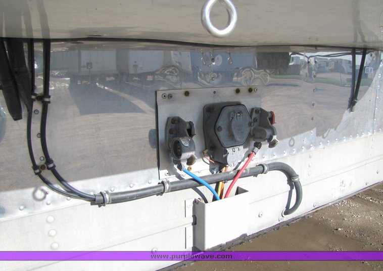 image for item 3042 1999 Wabash refrigerated trailer