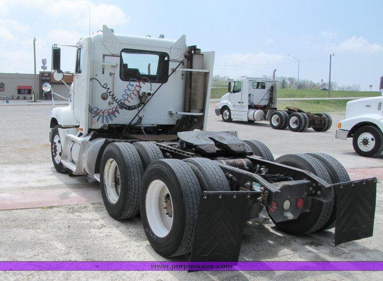 image for item 3053 1999 Freightliner Conventional FLD112 semi truck