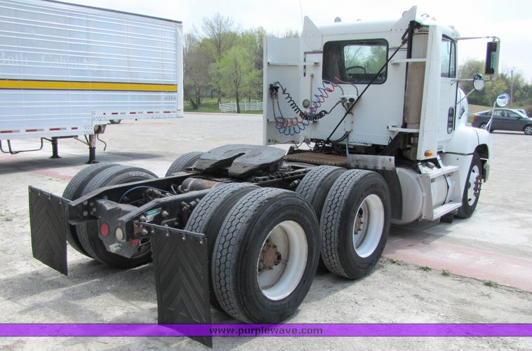image for item 3053 1999 Freightliner Conventional FLD112 semi truck