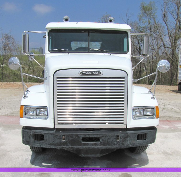 image for item 3053 1999 Freightliner Conventional FLD112 semi truck