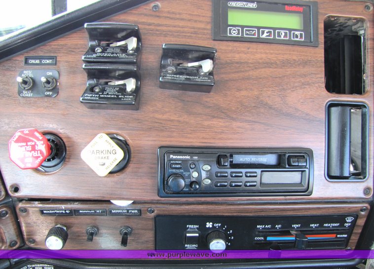 image for item 3053 1999 Freightliner Conventional FLD112 semi truck