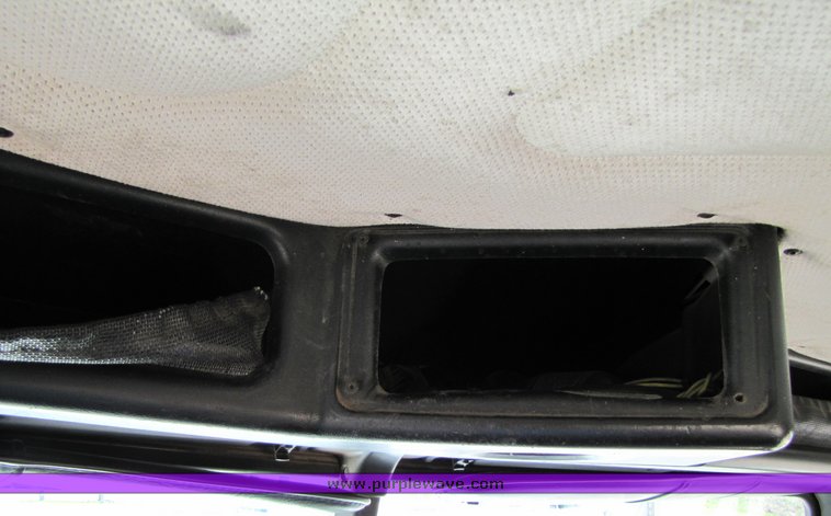 image for item 3053 1999 Freightliner Conventional FLD112 semi truck