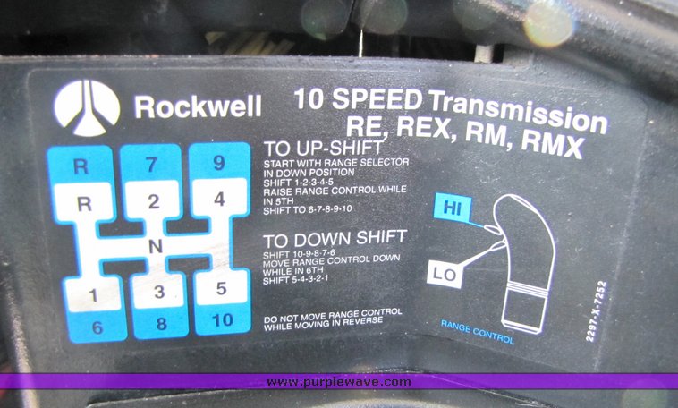 image for item 3053 1999 Freightliner Conventional FLD112 semi truck