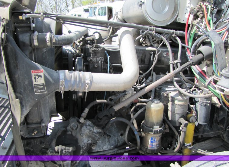 image for item 3053 1999 Freightliner Conventional FLD112 semi truck