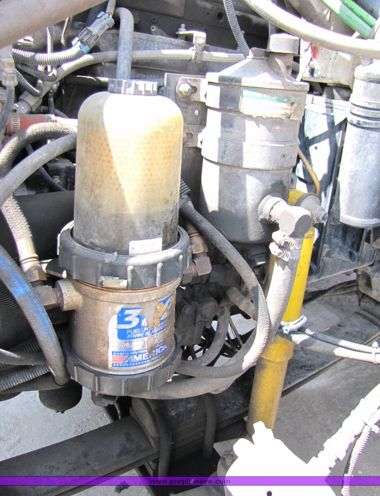 image for item 3053 1999 Freightliner Conventional FLD112 semi truck