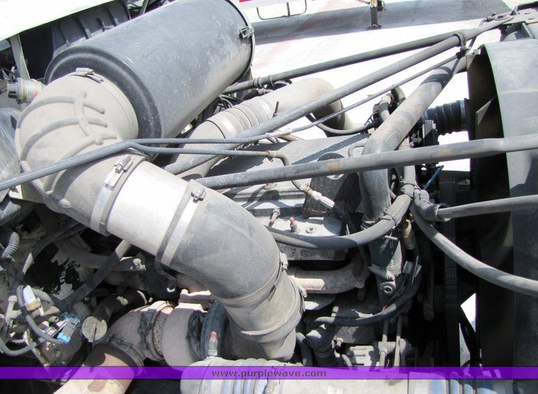 image for item 3053 1999 Freightliner Conventional FLD112 semi truck