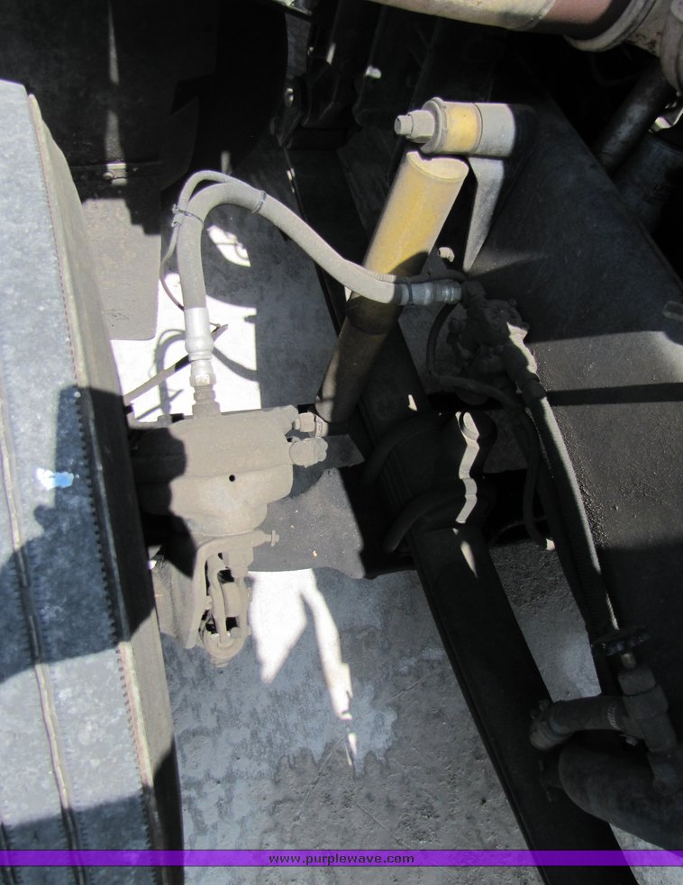 image for item 3053 1999 Freightliner Conventional FLD112 semi truck