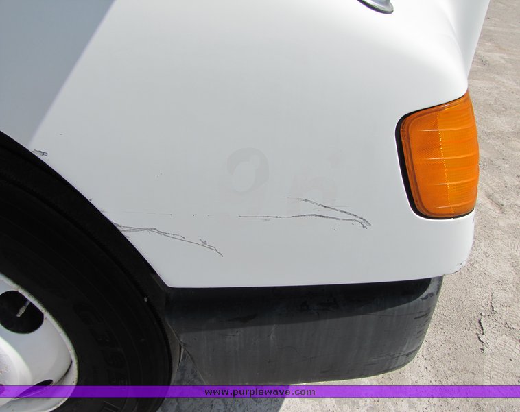 image for item 3053 1999 Freightliner Conventional FLD112 semi truck