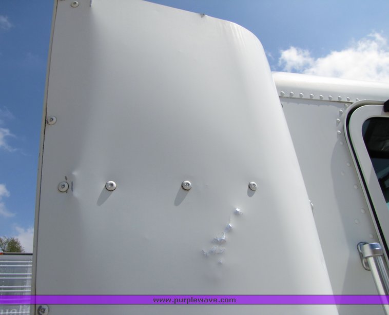 image for item 3053 1999 Freightliner Conventional FLD112 semi truck