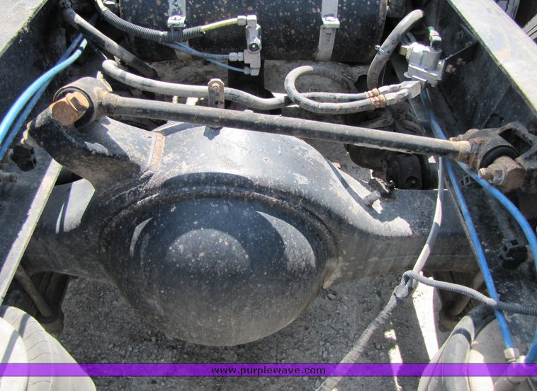 image for item 3053 1999 Freightliner Conventional FLD112 semi truck