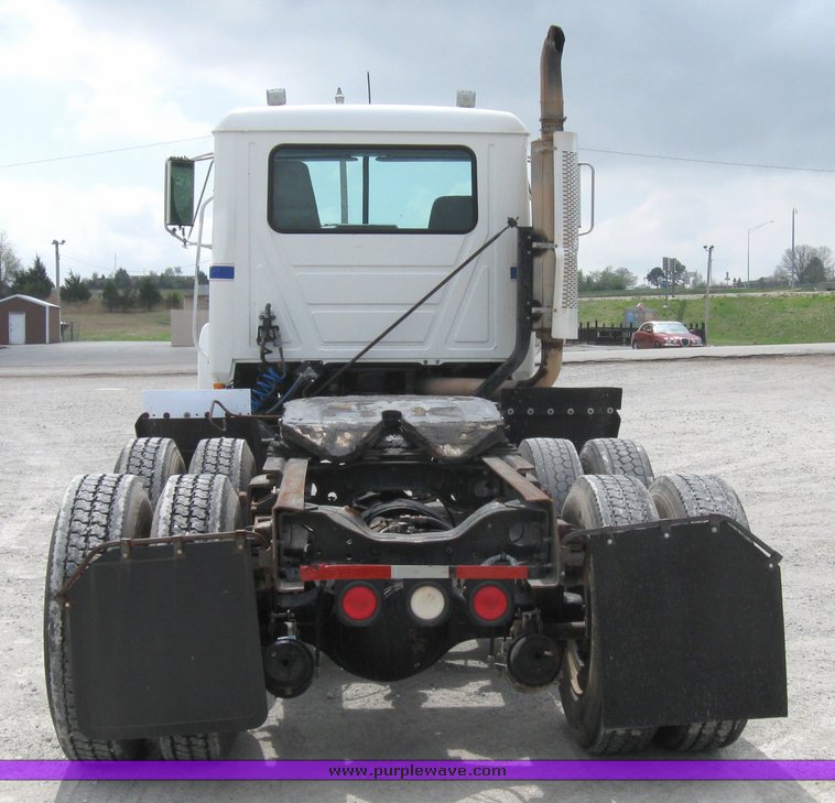 image for item 3055 1996 Mack CH613 semi truck