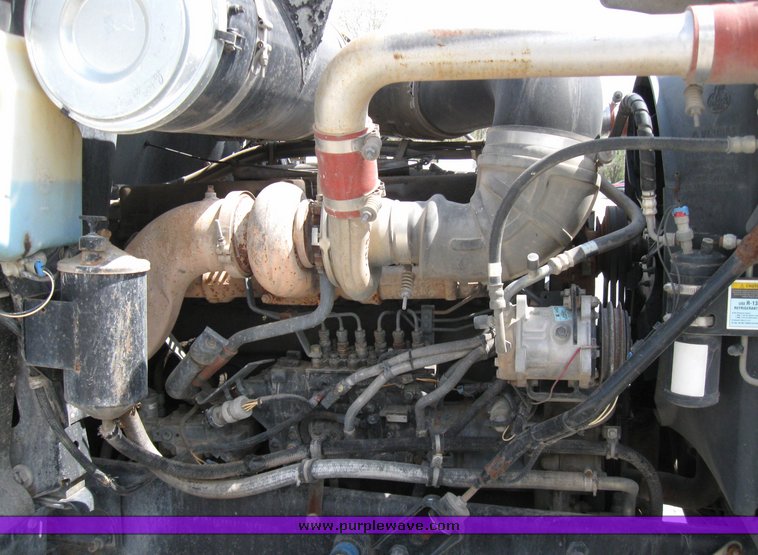 image for item 3055 1996 Mack CH613 semi truck