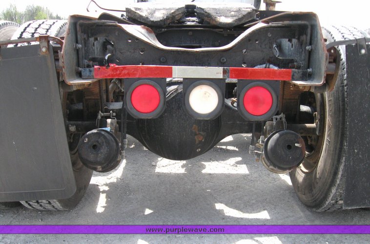 image for item 3055 1996 Mack CH613 semi truck