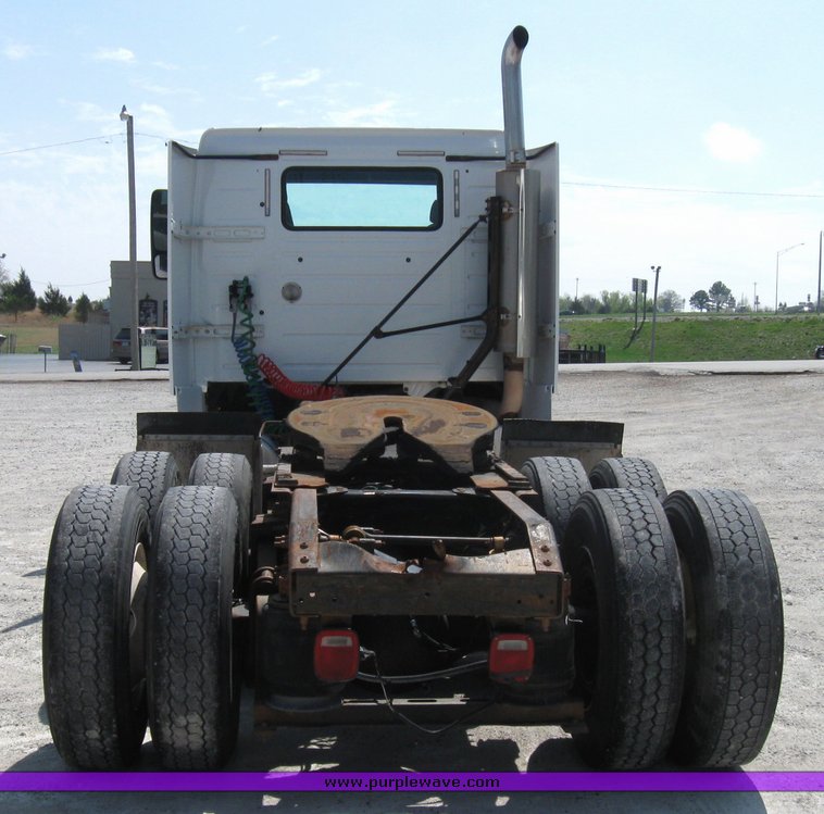 image for item 3056 1999 Volvo VNL64T semi truck