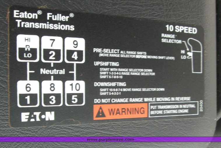 image for item 3056 1999 Volvo VNL64T semi truck