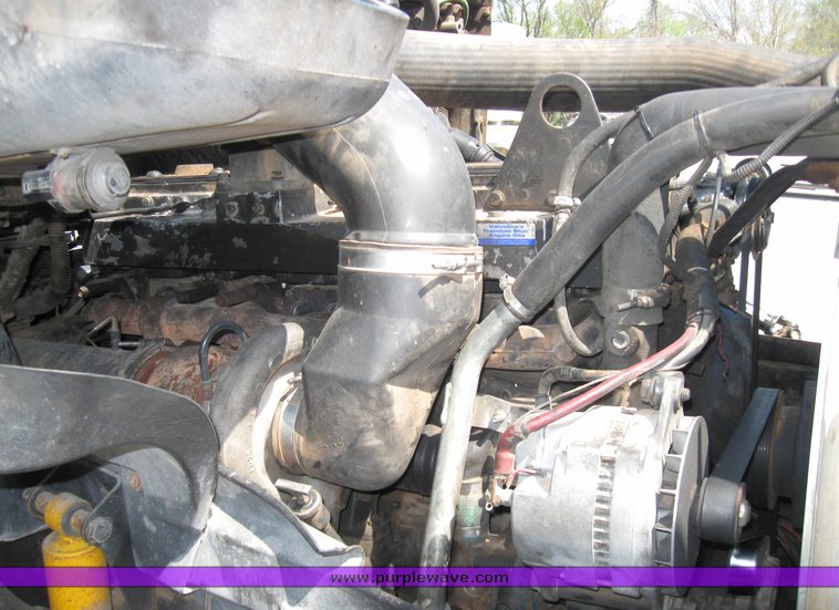 image for item 3056 1999 Volvo VNL64T semi truck