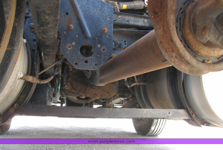 image for item 3056 1999 Volvo VNL64T semi truck