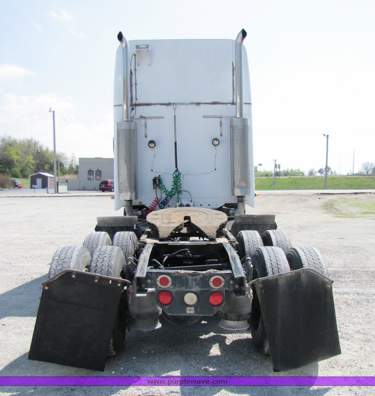 image for item 3057 1998 Freightliner Conventional FLC120 semi truck