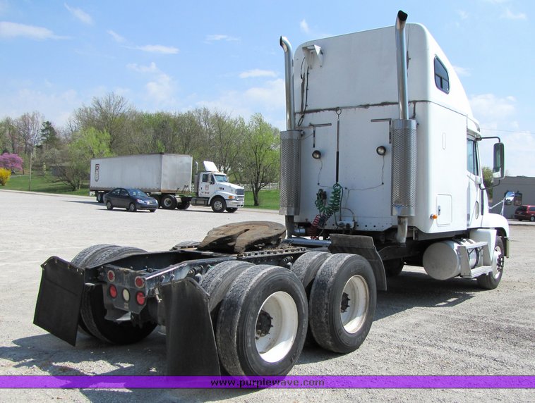 image for item 3057 1998 Freightliner Conventional FLC120 semi truck