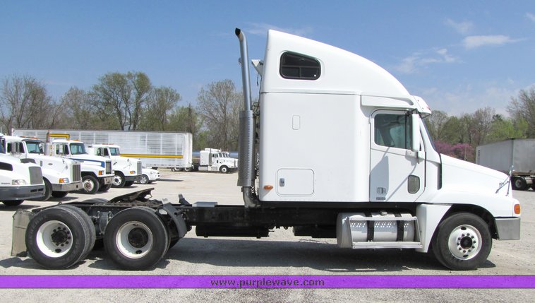 image for item 3057 1998 Freightliner Conventional FLC120 semi truck