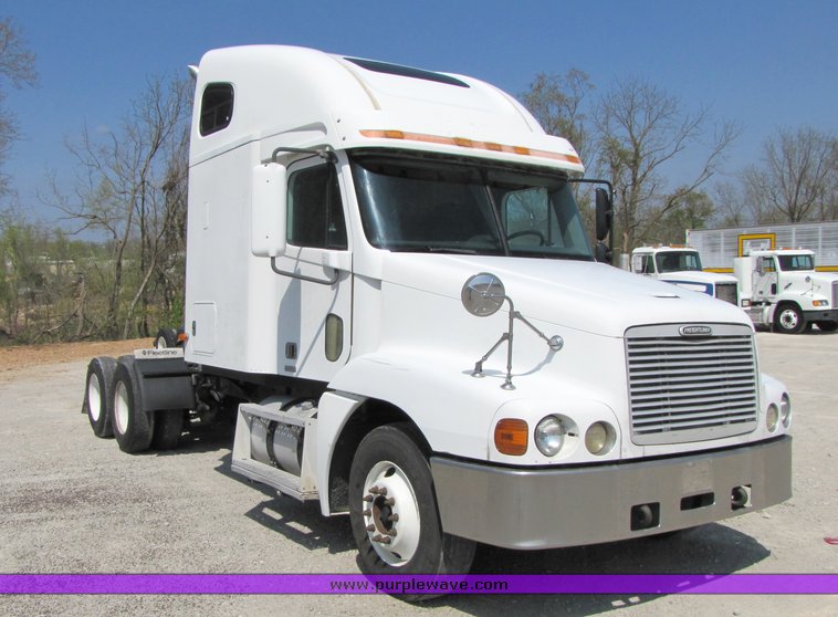 image for item 3057 1998 Freightliner Conventional FLC120 semi truck
