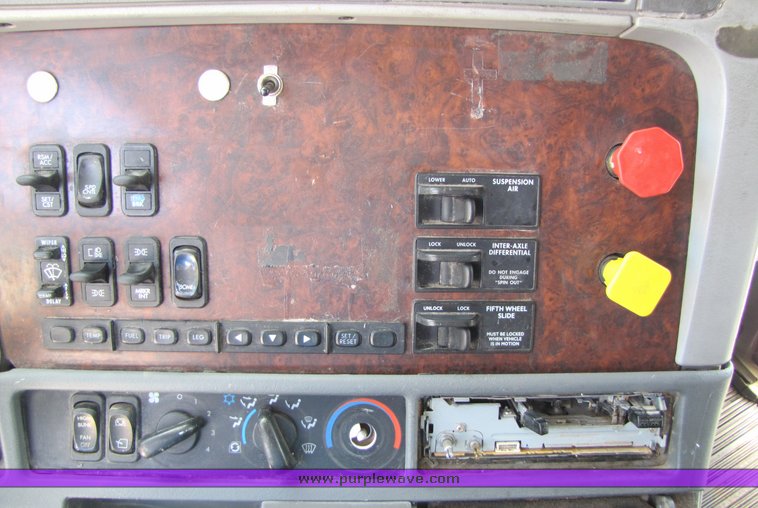 image for item 3057 1998 Freightliner Conventional FLC120 semi truck