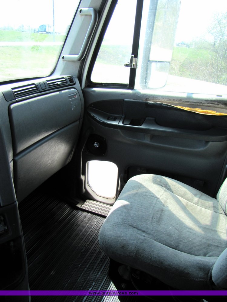 image for item 3057 1998 Freightliner Conventional FLC120 semi truck