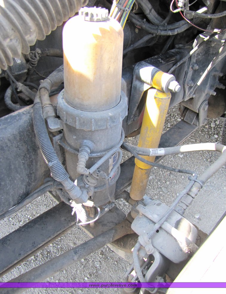 image for item 3057 1998 Freightliner Conventional FLC120 semi truck