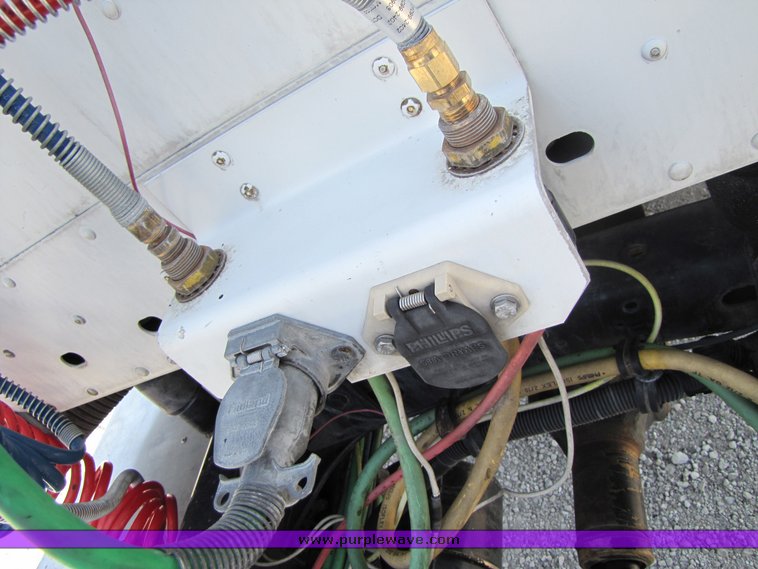 image for item 3057 1998 Freightliner Conventional FLC120 semi truck