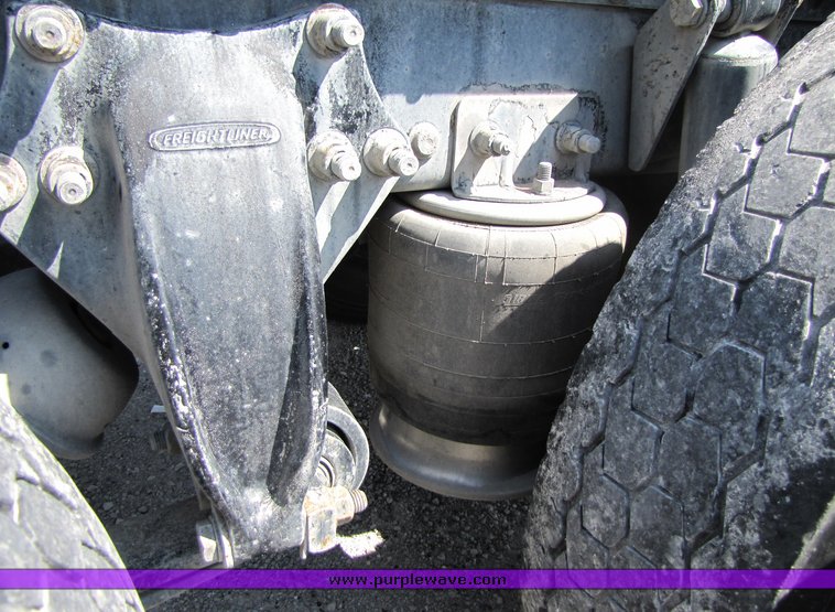 image for item 3057 1998 Freightliner Conventional FLC120 semi truck