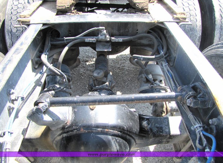 image for item 3057 1998 Freightliner Conventional FLC120 semi truck