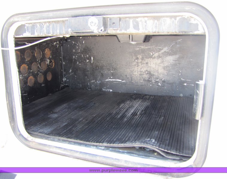 image for item 3057 1998 Freightliner Conventional FLC120 semi truck