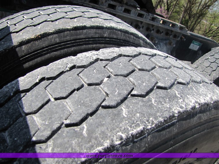 image for item 3057 1998 Freightliner Conventional FLC120 semi truck