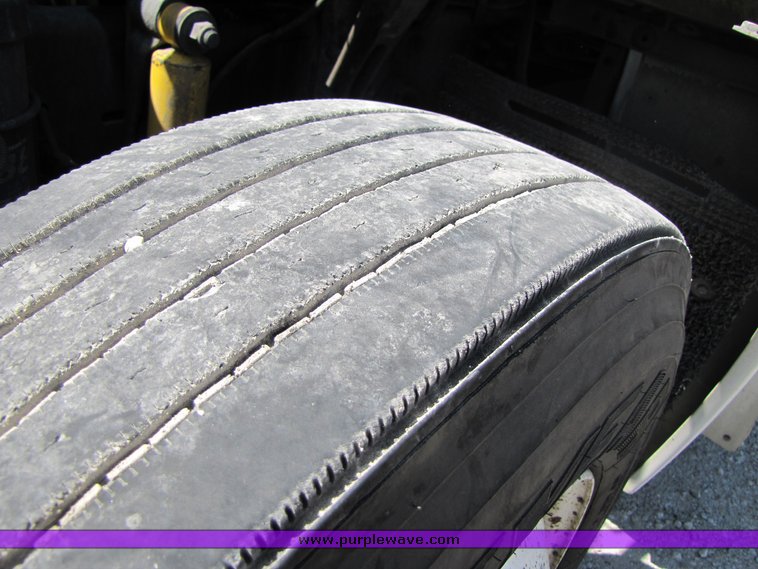 image for item 3057 1998 Freightliner Conventional FLC120 semi truck