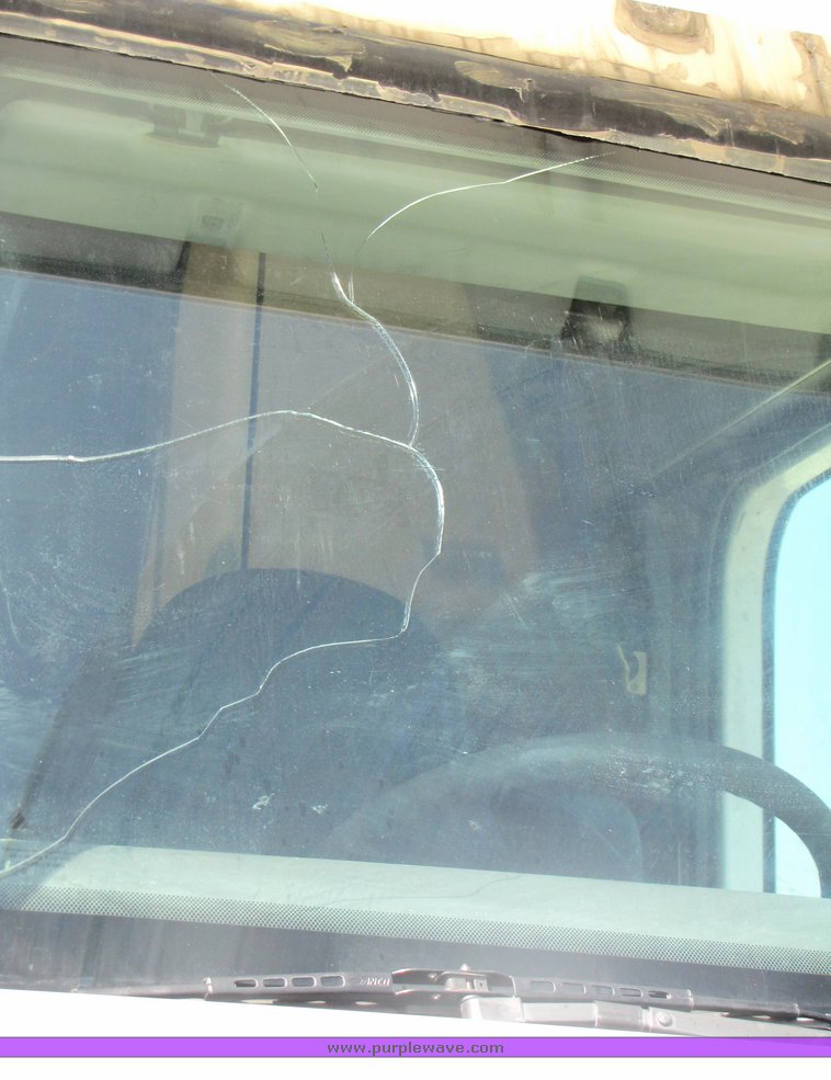 image for item 3057 1998 Freightliner Conventional FLC120 semi truck