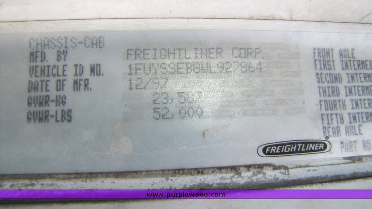 image for item 3057 1998 Freightliner Conventional FLC120 semi truck