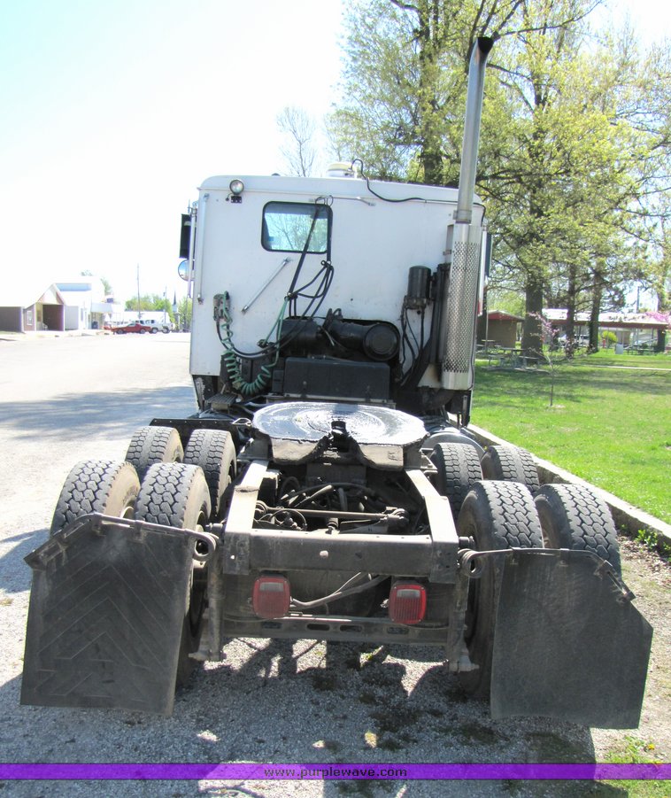 image for item 3065 1994 International Series 9600 cabover truck