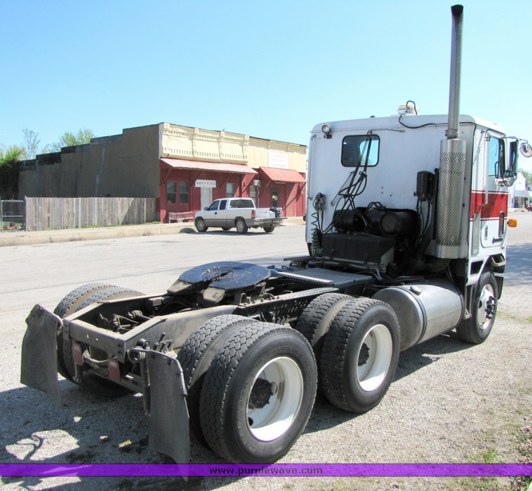 image for item 3065 1994 International Series 9600 cabover truck